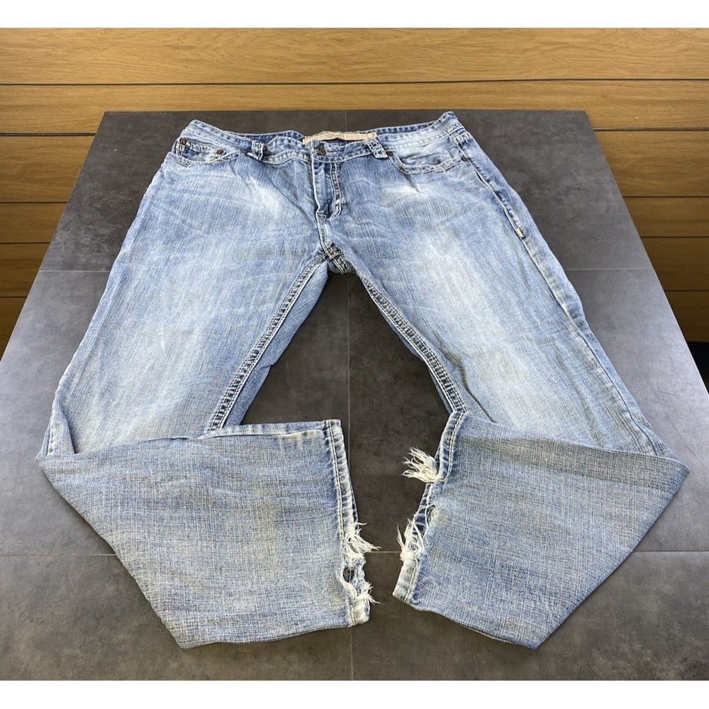 Rock & Roll Cowboy Men's Relaxed Barrell Distressed Bootcut Jean Size 40x32